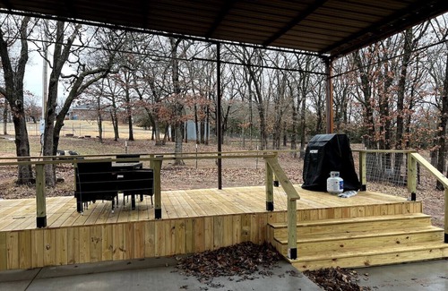 Oklahoma County Cabin | Farmhouse Retreat 2 bed 1 1/2 bath Arcadia