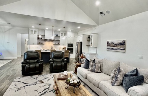 Edmond House | Farmhouse retreat near Edmond and Guthrie. Downtown OKC only 40 mins away.