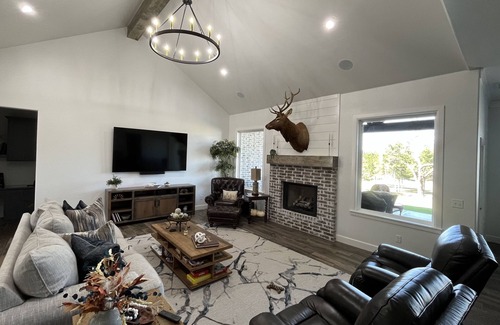 Edmond House | Farmhouse retreat near Edmond and Guthrie. Downtown OKC only 40 mins away.