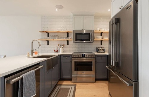 Mont-Tremblant House | Farmhouse-Style Townhouse | 3 Floors Fireplace