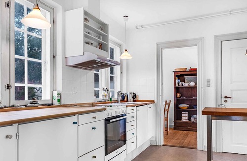 Langeland Municipality House | Farmhouse with a view of wild nature