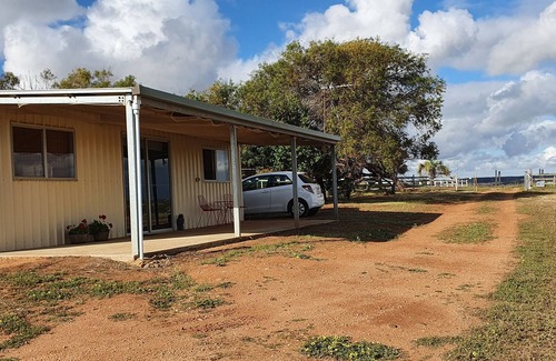 Bowes Cabin | Farmstay cabins in Western Australia, close to highway.