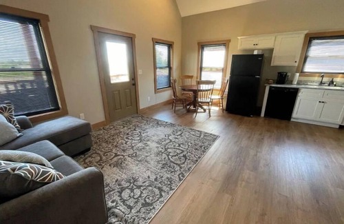Harrodsburg Villa | Farmview Villa on Bourbon Trail with HOT TUB-5