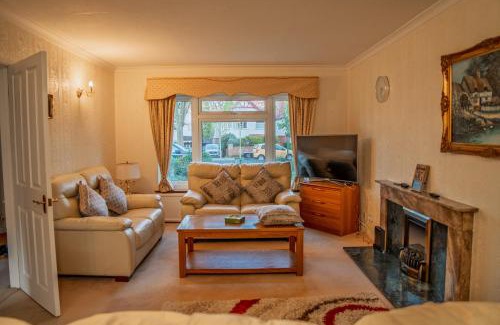 Rushmoor District House | Farnborough Stay