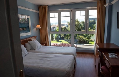 San Vicente de la Barquera Hotel | Faro de San Vicente