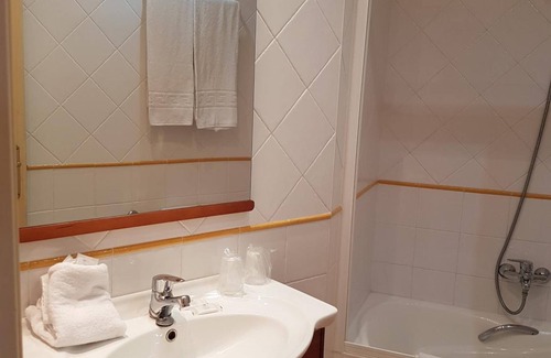 San Vicente de la Barquera Hotel | Faro de San Vicente