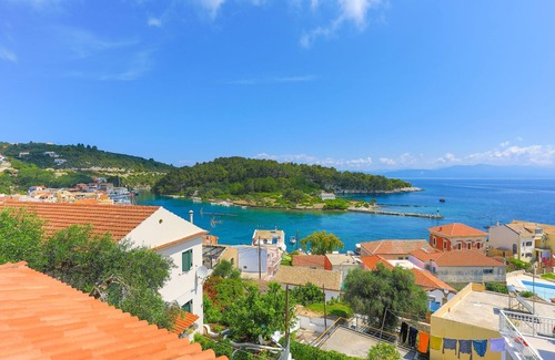Gaios Apartment | Faros Dio: Gaios studio, sea views, private sun-loungers