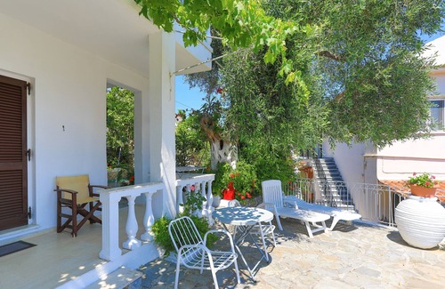 Gaios Apartment | Faros Ennea: Gaios Guest house, sea views, sleeps 2