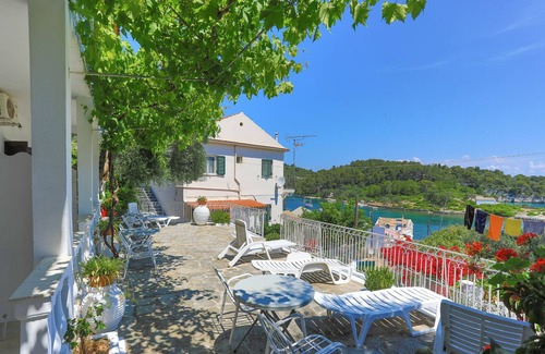 Gaios Apartment | Faros Ennea: Gaios Guest house, sea views, sleeps 2