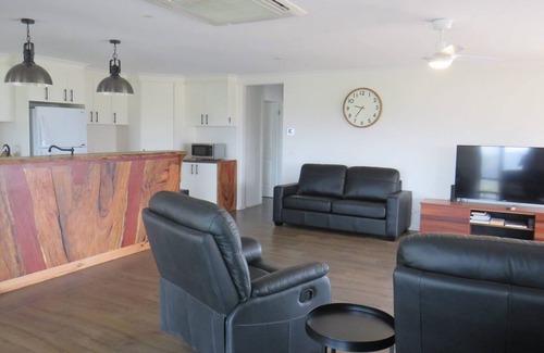 Goughs Bay House | Farr Gough - Close to Lake Eildon