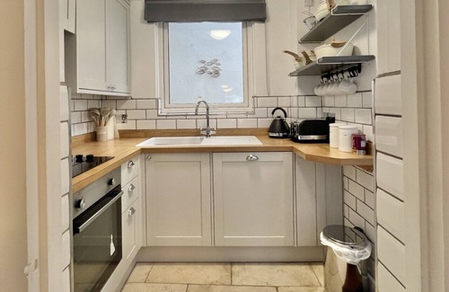 Kingsbridge Cottage | Farthing Cottage…cute ‘n’ cosy!