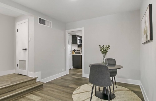 Skokie Apartment | Fascinating 1BR Apartment in Skokie