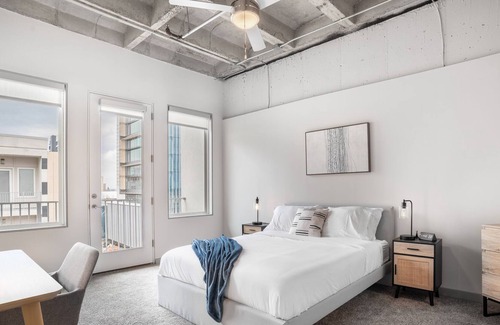 SoNo Apartment | Fascinating 2 Bed apartment located in SoNo neighborhood