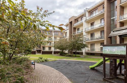 Jurmala Apartment | Fast-WiFi - Remote-Ready -15 min Airport - Balcony