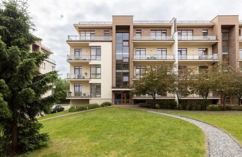 Jurmala Apartment | Fast-WiFi - Remote-Ready -15 min Airport - Balcony