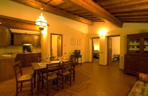 Poppi Apartment | Fattoria di Belvedere Il Castagno apartment with loggia and sun terrace