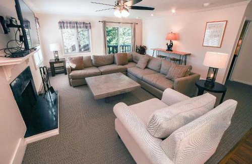 Estes Park Apartment | Fawn Valley Inn- 276 condo