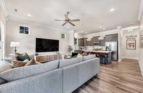 Fayetteville House | Fayetteville Home Luxury Living Walk to University of Arkansas