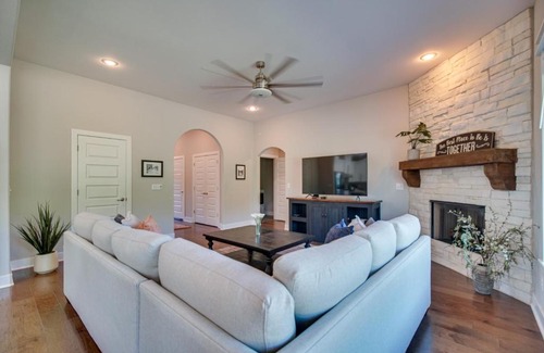 Fayetteville House | Fayetteville Vacation Rental with Deck and Shared Pool