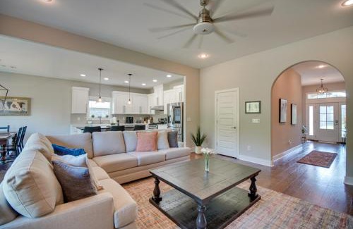 Fayetteville House | Fayetteville Vacation Rental with Deck and Shared Pool