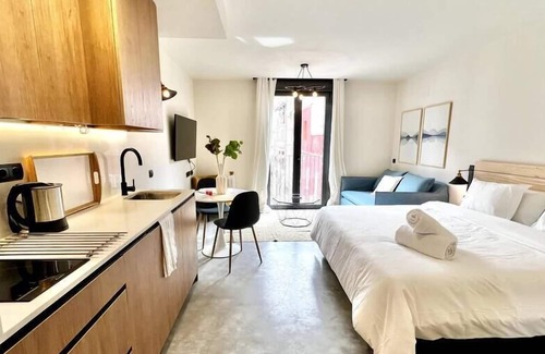 Almendrales Apartment | FD/ Luminous Studio. First qualities. Parking. TV