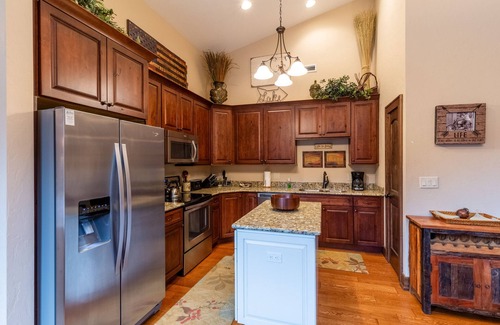 Cullowhee House | Featherstone - Modern Townhome in Small Resort Community w/Clubhouse & Pool