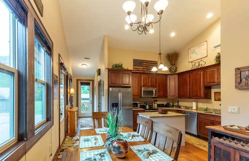 Cullowhee House | Featherstone - Modern Townhome in Small Resort Community w/Clubhouse & Pool