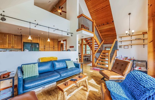 Hyak Ski Chalet | Feature: Skiing, Sledding, Snoqualmie Summit East
