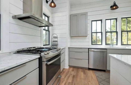 Crane Hill House | Featured in Bham Magazine: Lake Front/Grand Views!
