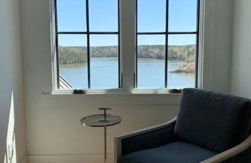 Crane Hill House | Featured in Bham Magazine: Lake Front/Grand Views!
