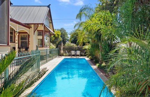 Yarrawonga House | Federation home in town, close to lake & shops