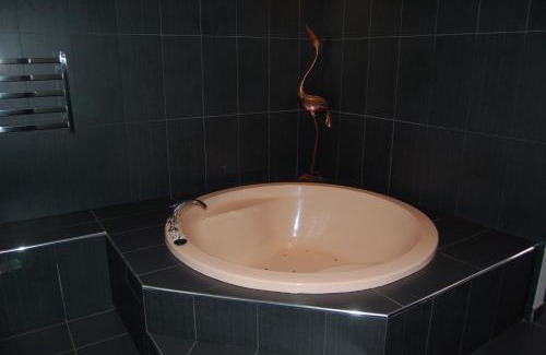 Corowa Hotel | Federation Motel Resort - Corowa