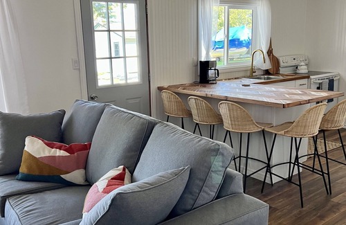 Omemee Cottage | Fee's Landing Resort - Birch View Cottage- 2BDRM
