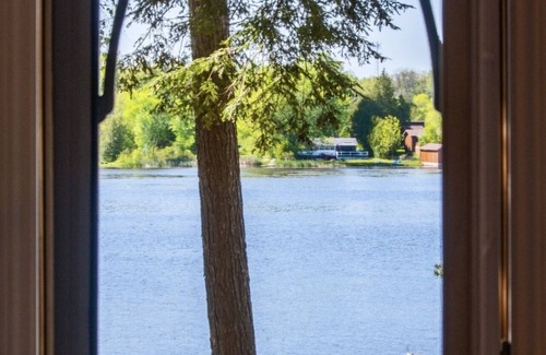Omemee Cottage | Fee's Landing Resort - Birch View Cottage- 2BDRM
