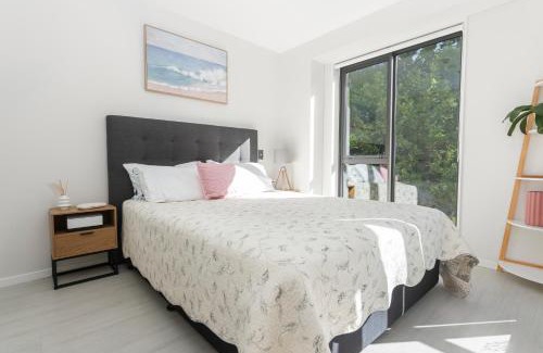 Newton Apartment | Feel at Home with Aircon, Pool, Gym, WiFi