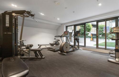 Newton Apartment | Feel at Home with Aircon, Pool, Gym, WiFi