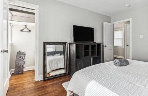 West Hyattsville House | Feel Good Home, Kingbed, Free parking, Backyard