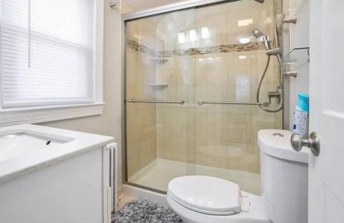 West Hyattsville House | Feel Good Home, Kingbed, Free parking, Backyard