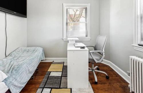 West Hyattsville House | Feel Good Home, Kingbed, Free parking, Backyard