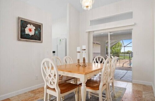 Biggar House | Feel @ Home Ft Myers | 3bd | 2bh | POOL | sleeps 8