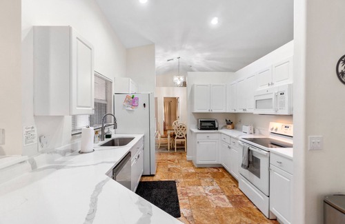 Biggar House | Feel @ Home Ft Myers | 3bd | 2bh | POOL | sleeps 8