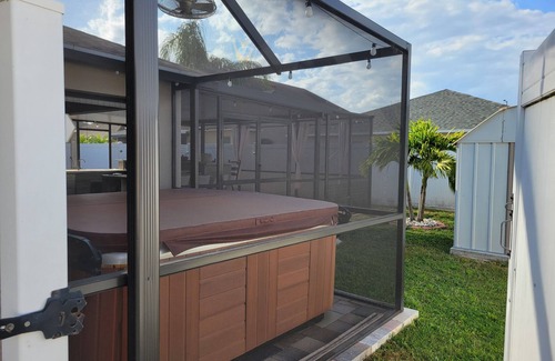 Gibsonton House | Feel like home .with big outdoor patio space, BBQ grills and hottub available