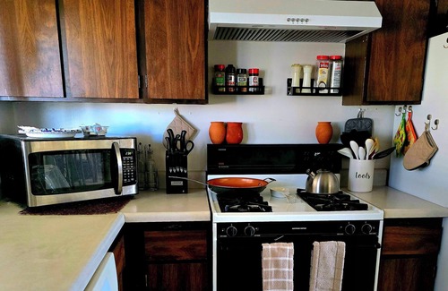 Belle Fourche House | Feel Right at Home in this Charming 3-bedroom house with WiFi, AC, Full Kitchen