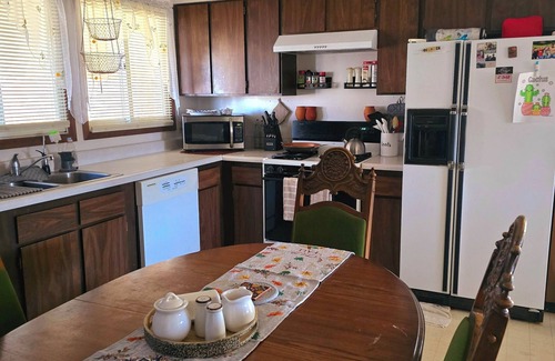 Belle Fourche House | Feel Right at Home in this Charming 3-bedroom house with WiFi, AC, Full Kitchen