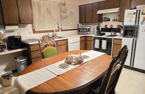 Belle Fourche House | Feel Right at Home in this Charming 3-bedroom house with WiFi, AC, Full Kitchen