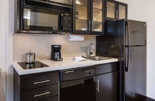 Libertyville House | Feel right at Home in your Hotel Suite with Kitchenette! Free Coffee & ADA friendly!