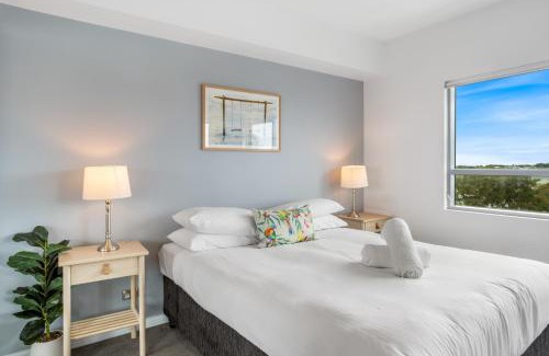 Redcliffe Apartment | Feel The Sea Breeze: 1-Bed Alfresco Dining & Pool