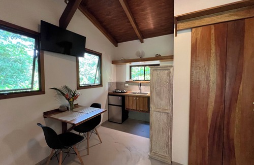 Cabuya Cabin | Feeling Trees Jungle Lodge-Casa Caracoles walking distance to the beach