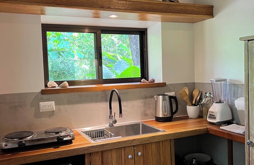 Cabuya Cabin | Feeling Trees Jungle Lodge-Casa Caracoles walking distance to the beach