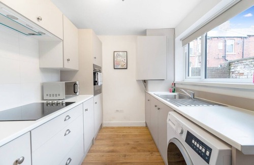 Stanley House | Feels like Home, 4-Bedroom in Stanley, Sleeps 7
